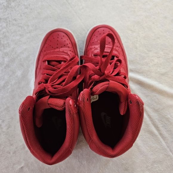 NIKE Black and Red Hightop Sneakers Size 7 - Picture 2 of 3